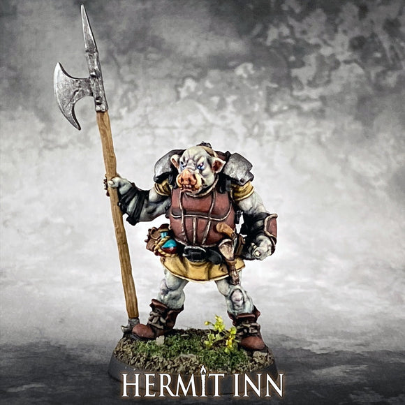 Znout(Pig faced Orc) with Halberd : HERMIT INN Unpainted Kit Non-scale HM013