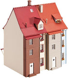 2 间带面包房的村屋：Farrar 未上漆套件 HO(1:87) 130495