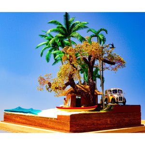 "Two Beach Bars" with miniature car and figures : Green Art - Completed 1:43 Kai 3004