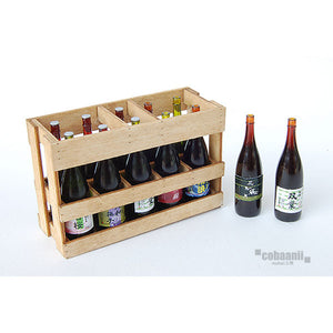 Una botella y una caja de madera: Kobani kit sin pintar escala 1:12 OY-010