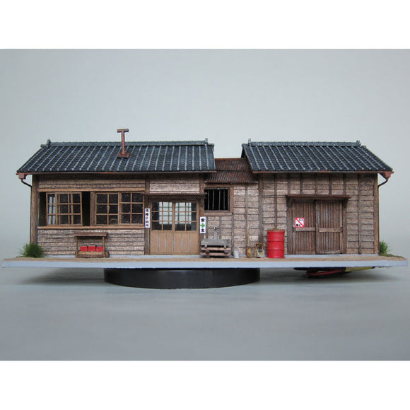 Tsumesho by the railway tracks : Takumi Diorama Craft House - Pre-Painted HO (1:80) 1014