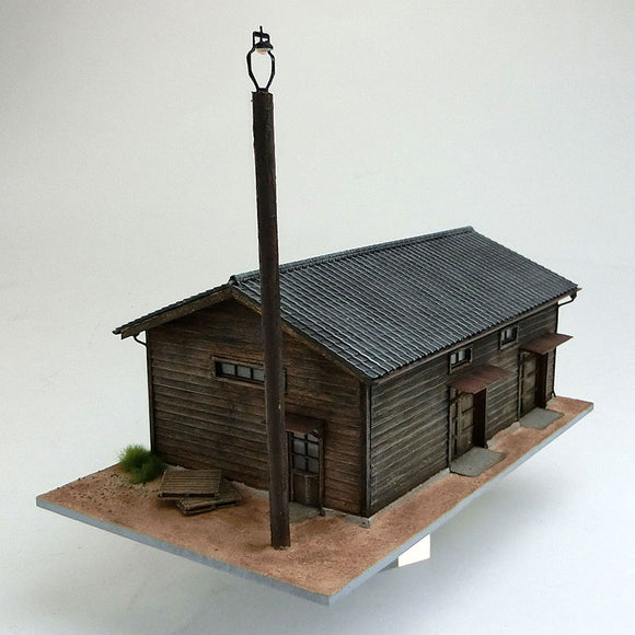 Almacén de herramientas y suministros: Takumi Diorama Craft House - Prepintado HO (1:80) 1052