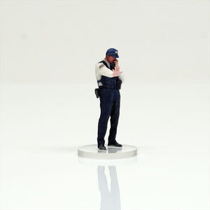 HS035-00004 Police Officer[JP] : figreal finished product 1:35 00004