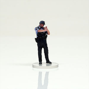 HS035-00010 Police Officer[JP] : figreal finished product 1:35 00010