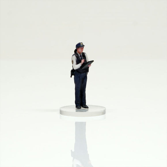 HS043-00006 Police Officer[JP] : figreal finished product 1:43 00006