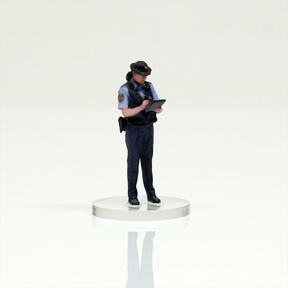 HS043-00012 Police Officer[JP] : figreal finished product 1:43 00012