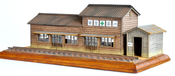 Repair workshop with lavatory: Toshio Ito, painted 1:87