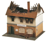 Casa en llamas: Farrar kit sin pintar HO (1:87) 130429