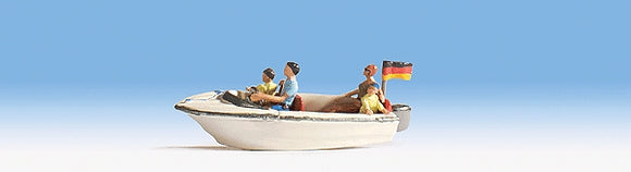 Family in a motor boat : Noch painted complete set HO(1:87) 16820