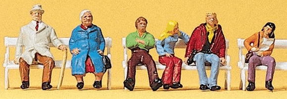Couple sitting on bench : Preiser - painted HO (1:87) 10027