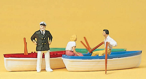 People at the boat ramp with 3 rowing boats : Preiser Finished product HO(1:87) 10072