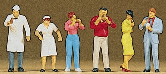 Staff and customers at a stand-up restaurant: Preiser, complete painted HO (1:87) 10109