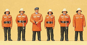 Fireman in Fire Fighting Uniform : Preiser - Painted Finish HO(1:87) 10214