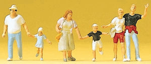 Passers-by, children and couples: Preiser, complete painted HO (1:87) 10326