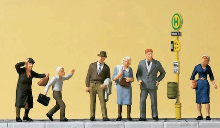 People Waiting at the Stop: Preiser - Finished product HO(1:87) 10414
