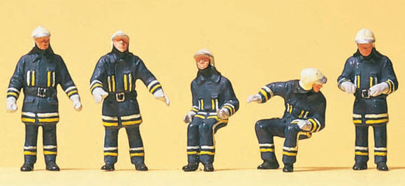 Fireman on Fire Engine : Preiser - Painted Complete HO(1:87) 10487