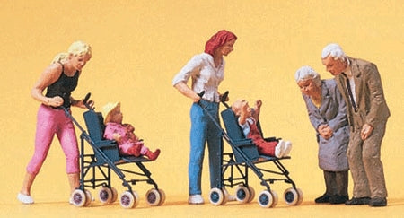 Mother, Baby in Stroller and Old Couple : Preiser - Painted HO(1:87) 10493