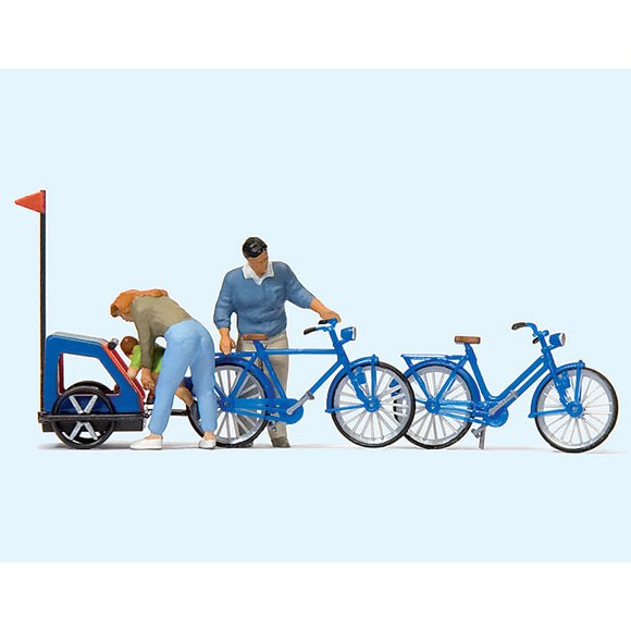 Preparing for a family cycling trip (Bicycle): Preiser - Painted HO (1:87) 10635