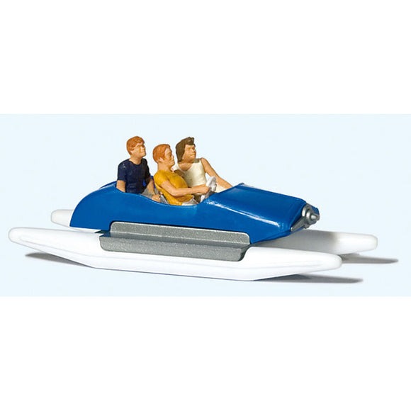 Pedal Boating Family (1) : Preiser Painted Complete HO(1:87) 10682
