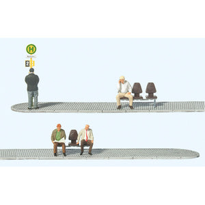 People waiting for the bus at the bus stop : Preiser Finished product HO(1:87) 10706