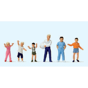 Children Playing Ball : Preiser - Painted HO(1:87) 14120