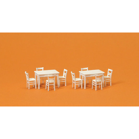 2 mesas, 8 sillas (blanco): Preiser kit HO(1:87) 17217