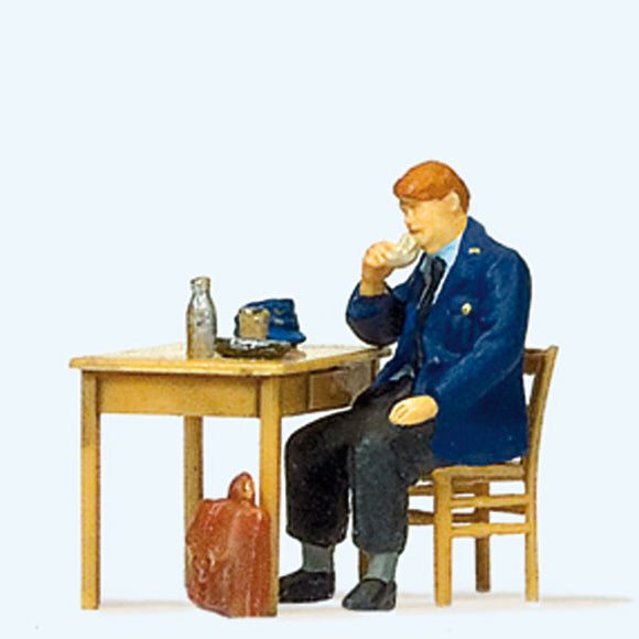 Railway employee having breakfast, with chair and table: Preiser, complete painted HO (1:87) 28118