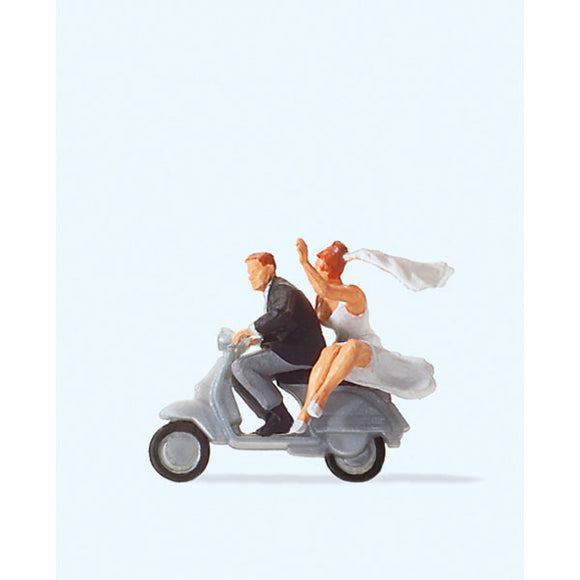新娘和新郎在摩托车上的婚礼 : Preiser 画 HO(1:87) 28150