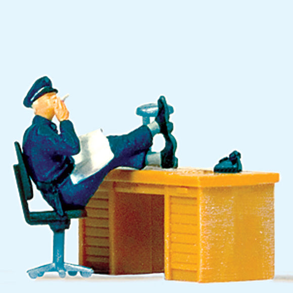 Seated policeman with chair and table : Preiser Finished product model HO(1:87) 29089