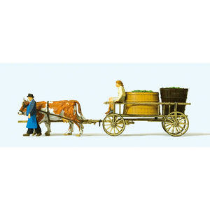 Oxen pulling a cart full of grapes: Preiser - painted HO(1:87) 30397