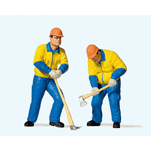 Modern Forestry Worker (2) : Preiser - Painted 1:22.5 Scale 44913