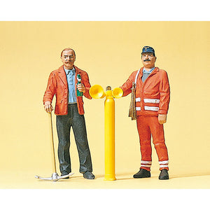 Wire Maintenance Worker (Safety Manager) : Preiser - Painted 1:22.5 Scale 45005