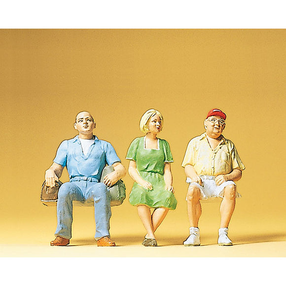 3 seated people : Preiser, painted, 1:22.5 scale, 45080
