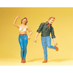 Couple in Jeans : Preiser - Painted 1:22.5 Scale 45127