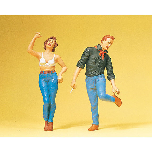 Couple in Jeans : Preiser - Painted 1:22.5 Scale 45127
