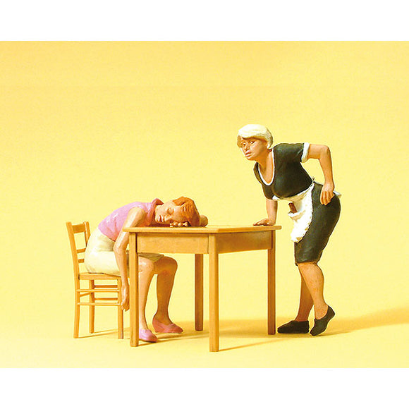 Sleeping guest and waitress : Preiser - Painted 1:22.5 Scale 45145