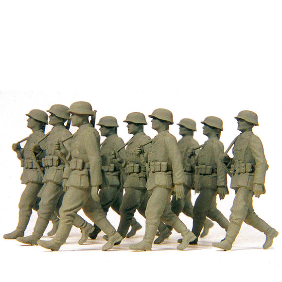 Nine marching German Grenadiers (1939-45): Preiser unpainted kit 1:35 64009