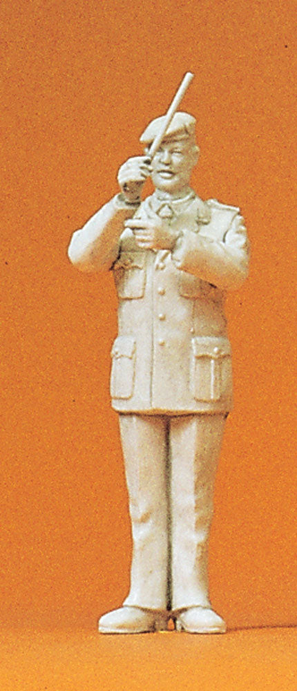Military band conductor: Preiser unpainted kit 1:35 64351