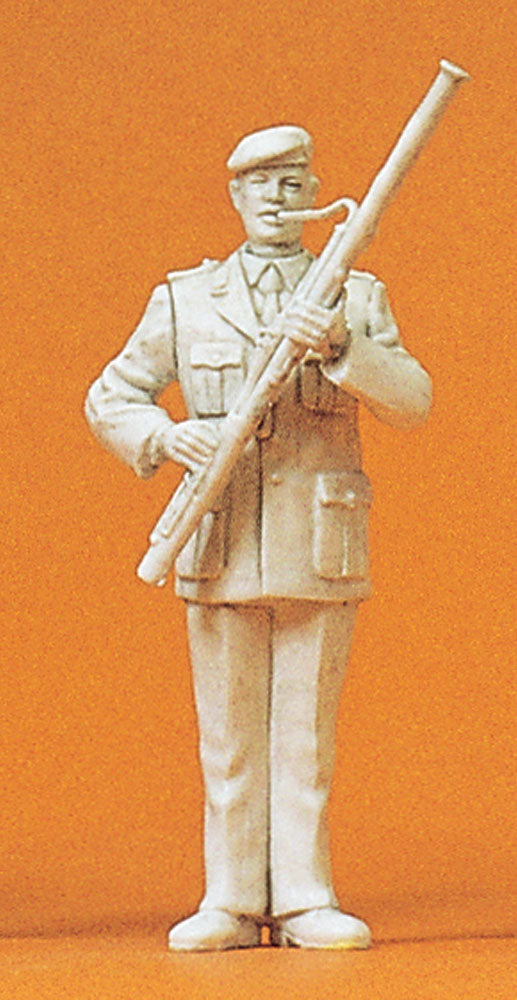 Bassoon player in the military band : Preiser Unpainted kit 1:35 64362