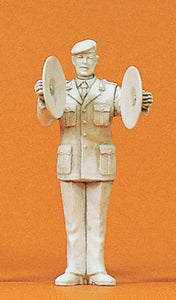 Military cymbal player: Preiser unpainted kit 1:35 64365
