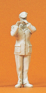 Female piccolo player in the military band: Preiser unpainted kit 1:35 64371