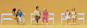 Couple sitting on bench : Preiser - Painted N (1:160) 79092