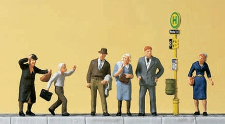 People waiting at the stop : Preiser - Finished product set N(1:160) 79148