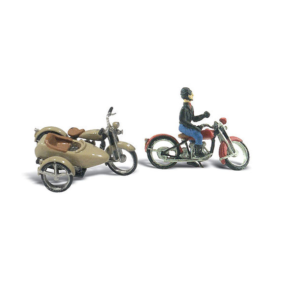 Two motorbikes and one rider: Woodland unpainted kit HO (1:87) D228