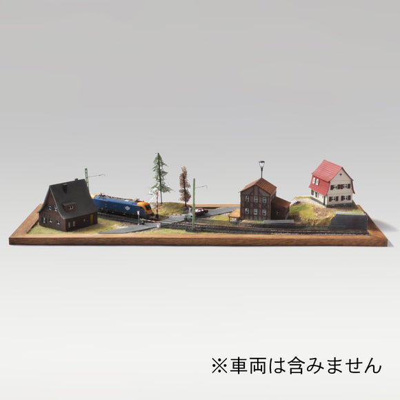 Scenery with Railway Crossing : Lion Model Sho Fujihira - Painted - 1:150 size