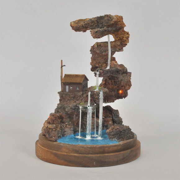 A view with a waterfall : Lion Model Sho Fujihira - Painted - Non-scale