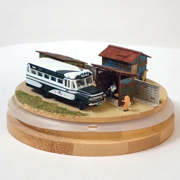 Scenery with Bonnet Bus (Bus included) : Showa Romando - Painted 1:150 scale