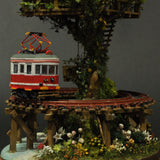 树屋 8 号线 - 红色火车和湖边的红色树屋 - : Yoshiaki Ishikawa - 绘制 1:150 尺寸