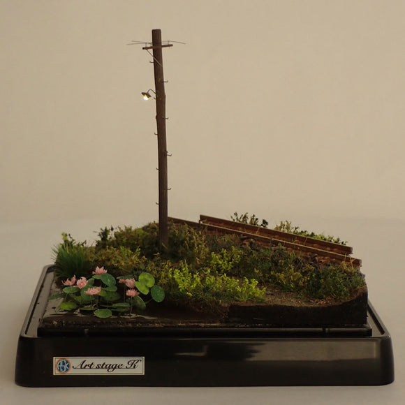 A small path by the water where lotus flowers bloom : Art Stage K 1:87 size pre-painted