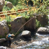 Un anciano pescando en un arroyo de montaña : Art Stage K modelo prepintado tamaño 1:150